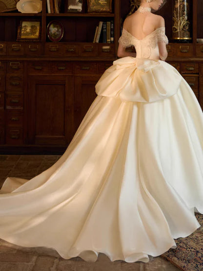 Vintage Ivory Off-The-Shoulder Lace Neck A Line Wedding Dress With Chapel Train & Back Bow AE041