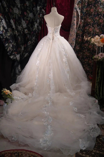 Romantic Sweetheart Ivory And Dusty Blue Lace Floral Applique A Line Wedding Dress With Cathedral Train AE044