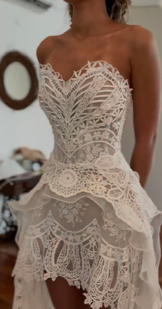 Vintage White Sweetheart Allover Floral Cutwork Lace Front Short Back Long Hem Tiered Flounce A Line Short Dress With Sweep Train AE066