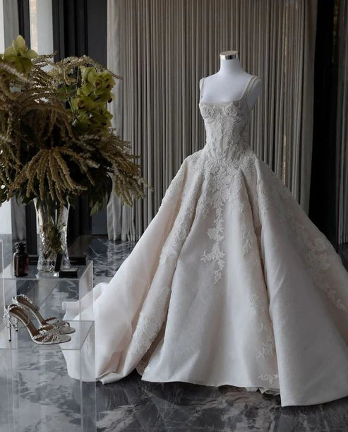 Classic Ivory Square Neck Straps Lace Tulle Ball Gown Wedding Dress With Chapel Train AE074