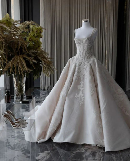 Classic Ivory Square Neck Straps Lace Tulle Ball Gown Wedding Dress With Chapel Train AE074