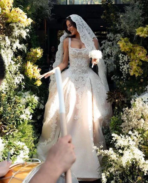 Classic Ivory Square Neck Straps Lace Tulle Ball Gown Wedding Dress With Chapel Train AE074