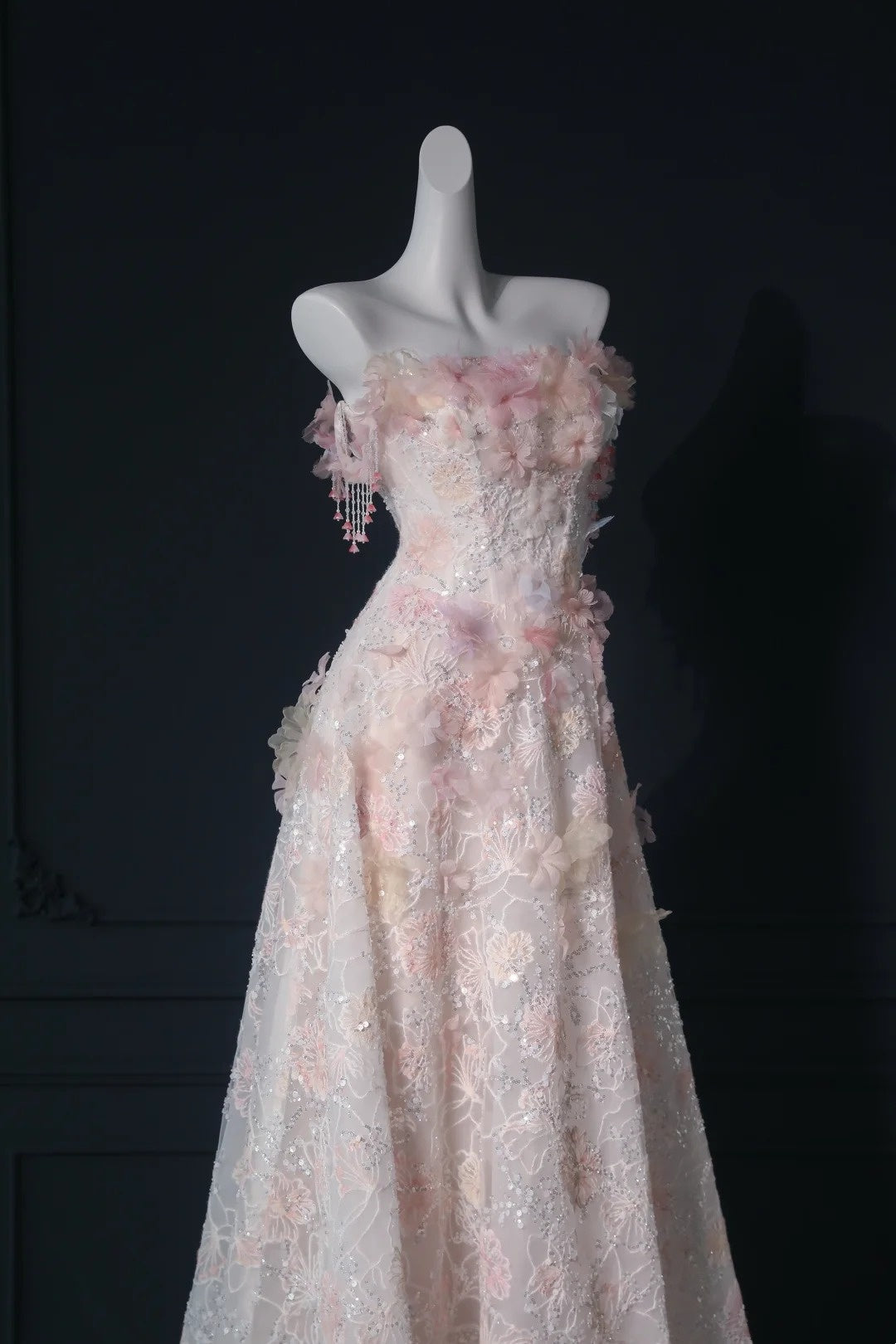Dreamy Pink 3D Floral Appliqué Strapless Beaded Lace A-Line Floor Length Wedding Dress AE083