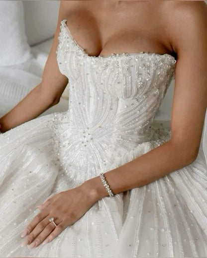 Luxury Ivory Strapless Sunburst Beaded Bodice Tulle Ball Gown Wedding Dress With Cathedral Train AE088
