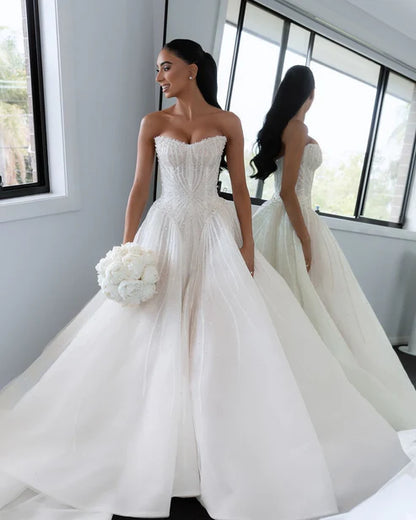 Luxury Ivory Strapless Sunburst Beaded Bodice Tulle Ball Gown Wedding Dress With Cathedral Train AE088