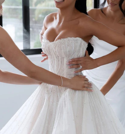 Luxury Ivory Strapless Sunburst Beaded Bodice Tulle Ball Gown Wedding Dress With Cathedral Train AE088