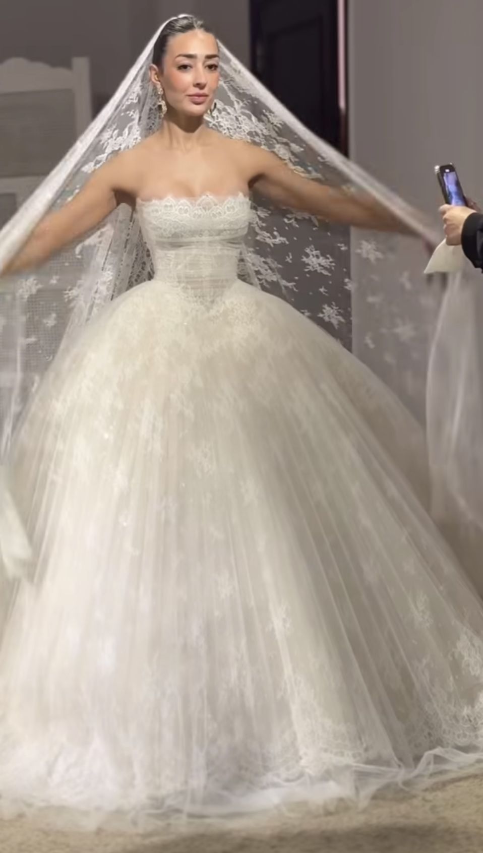 Regal White Strapless Lace Tulle Ball Gown Wedding Dress With Chapel Train AE113