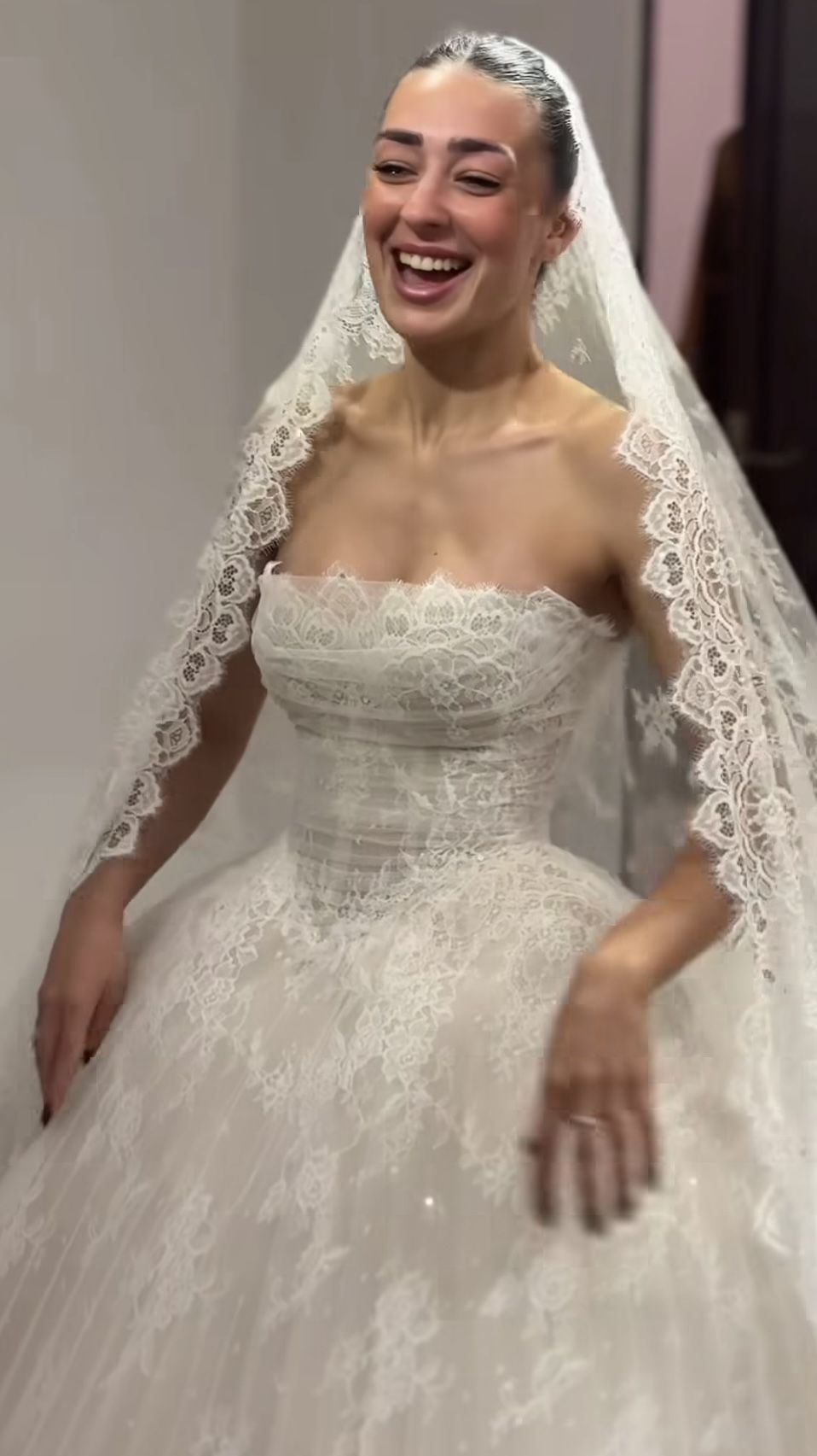 Regal White Strapless Lace Tulle Ball Gown Wedding Dress With Chapel Train AE113