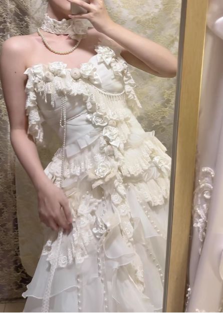 Vintage Ivory Strapless A Line Chapel Train Wedding Dress With 3D Rose Appliqués And Tiered Ruffled Skirt AE114