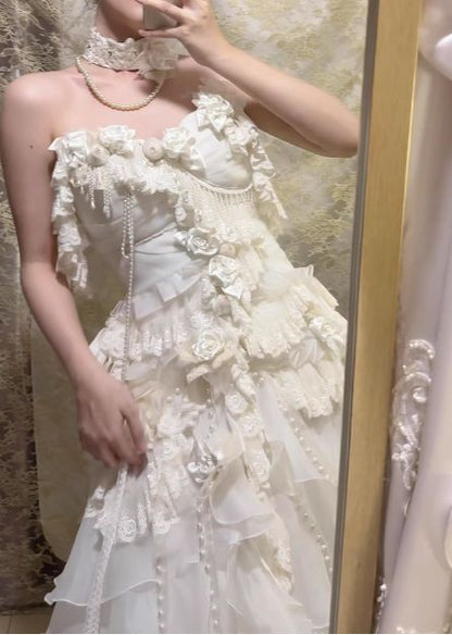 Vintage Ivory Strapless A Line Chapel Train Wedding Dress With 3D Rose Appliqués And Tiered Ruffled Skirt AE114
