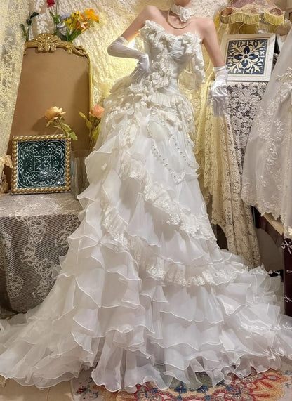 Vintage Ivory Strapless A Line Chapel Train Wedding Dress With 3D Rose Appliqués And Tiered Ruffled Skirt AE114