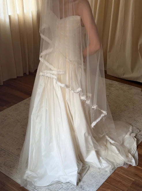 Minimalist Ivory Strapless A Line Long Wedding Dress With Ruched Tulle Bodice And Chapel Train AE119