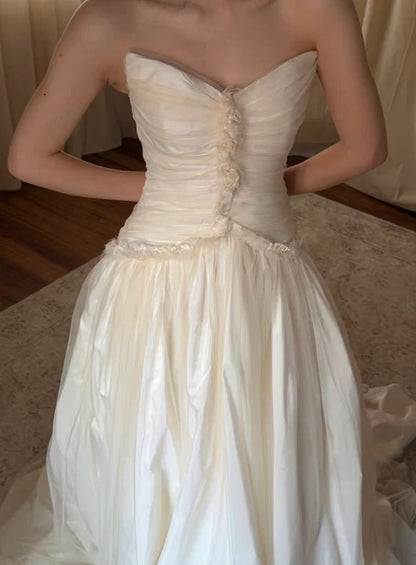 Minimalist Ivory Strapless A Line Long Wedding Dress With Ruched Tulle Bodice And Chapel Train AE119