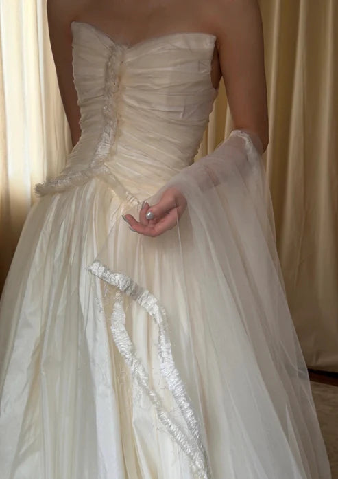 Minimalist Ivory Strapless A Line Long Wedding Dress With Ruched Tulle Bodice And Chapel Train AE119