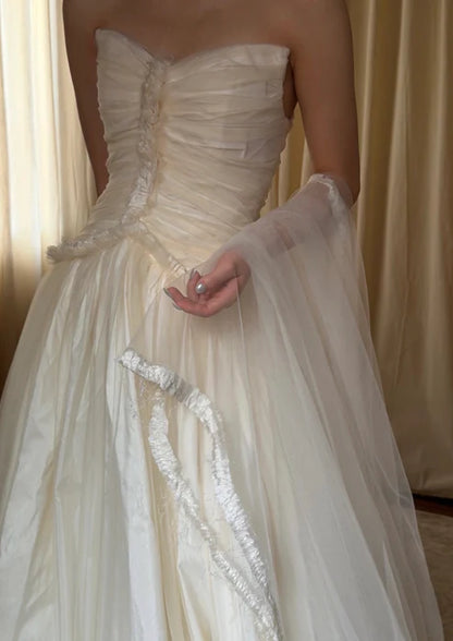 Minimalist Ivory Strapless A Line Long Wedding Dress With Ruched Tulle Bodice And Chapel Train AE119