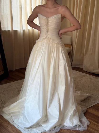 Minimalist Ivory Strapless A Line Long Wedding Dress With Ruched Tulle Bodice And Chapel Train AE119