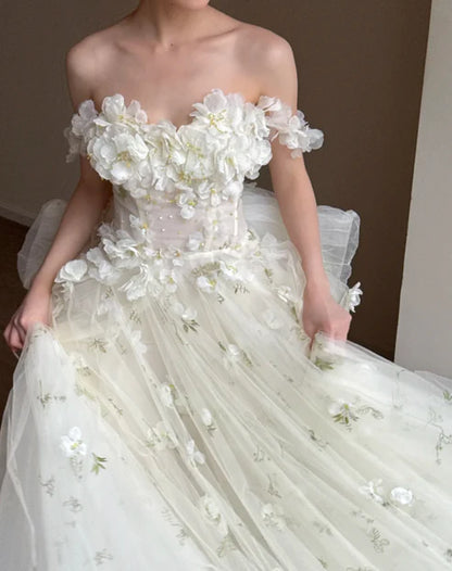 Whimsical Ivory Off The Shoulder A Line Wedding Dress With 3D Floral Appliqués Corset Bodice Large Back Tulle Bow Chapel Train AE122