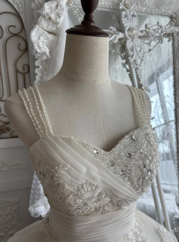 Vintage Ivory Pearl Straps A Line Wedding Dress With Beaded Lace Applique Bodice And Multi-Tier Ruffle Organza Skirt AE129