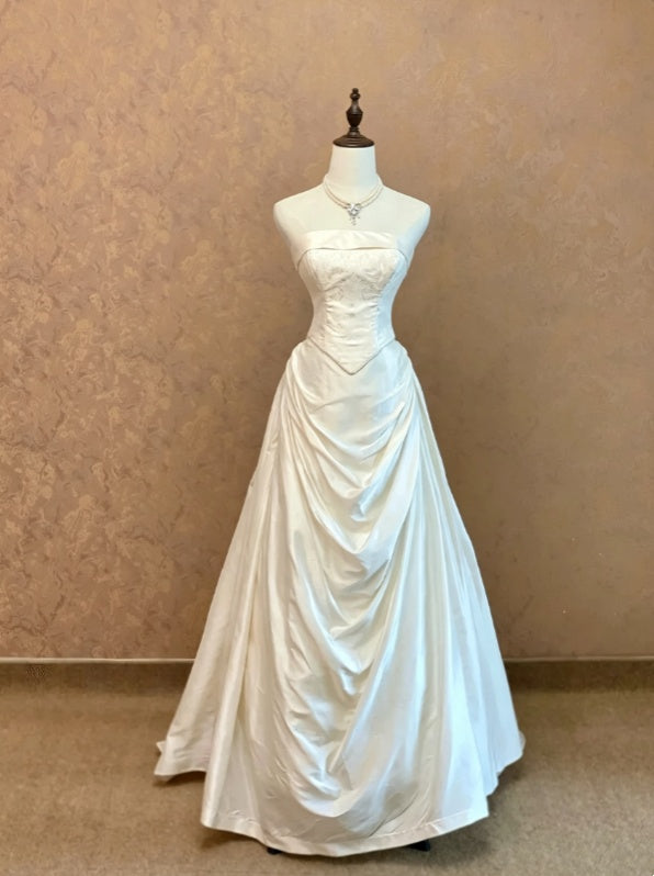 Chic Ivory Strapless Floral Jacquard Corset Bodice Pleated Satin A-Line Wedding Dress With Chapel Train AE141