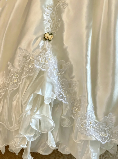 Elegant Ivory Puffed Short Sleeve Sweetheart Heavy Floral Lace Corset Mini Floral Accent Lace Ruffle Hem Satin Ballgown Wedding Dress AE146