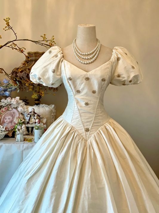Vintage Ivory Puffed Short Sleeve V Neck Floral Corset Satin A Line Long Wedding Dress AE152