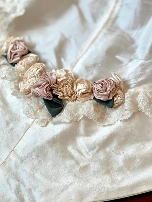 Vintage Ivory Puffed Short Sleeve V Neck Mini Floral Accent Corset Satin A Line Long Wedding Dress AE153