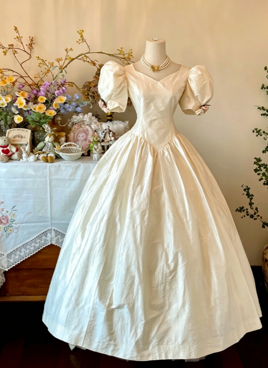 Vintage Ivory Puffed Short Sleeve V Neck Mini Floral Accent Corset Satin A Line Long Wedding Dress AE153