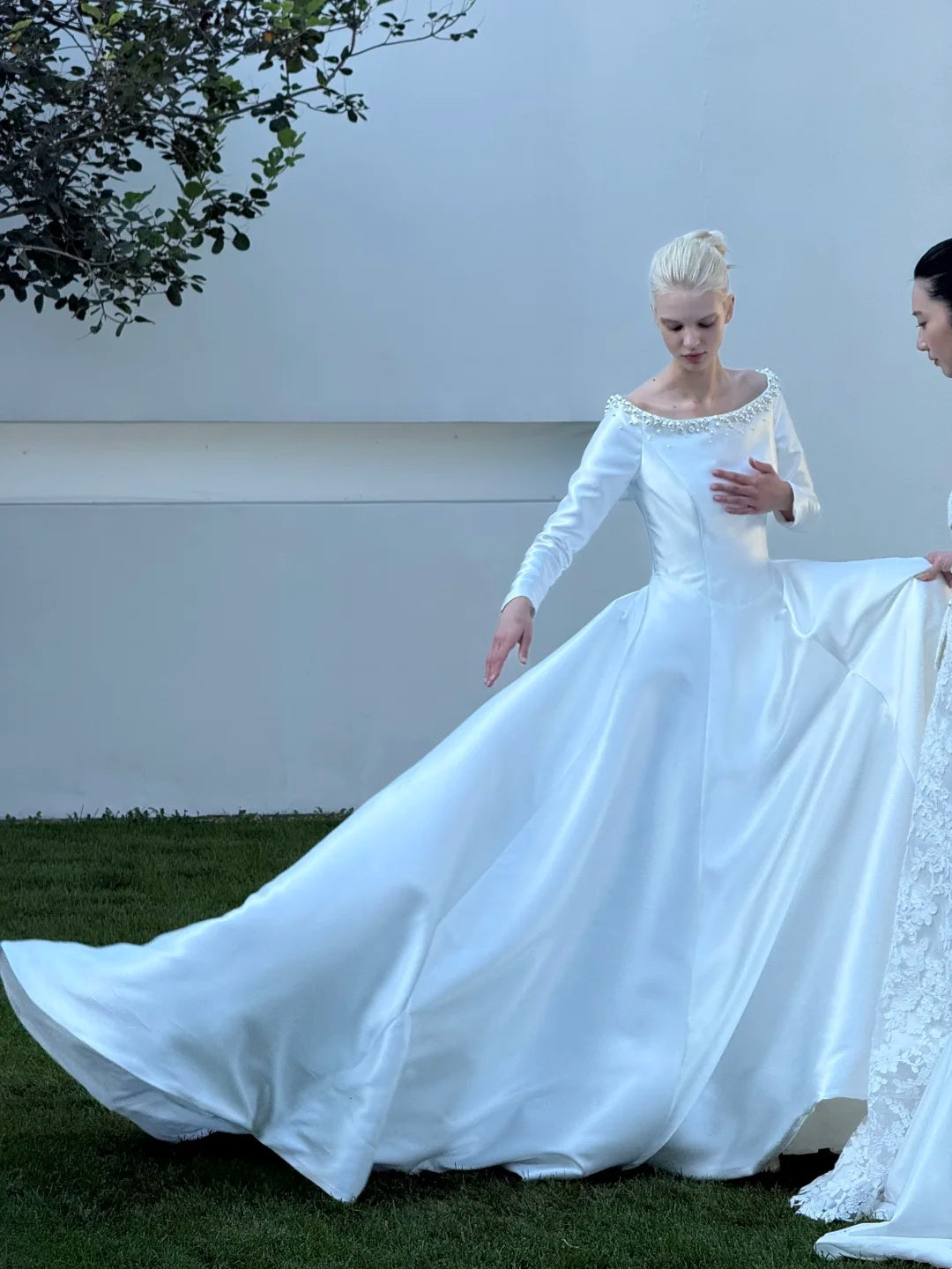 Classic White Satin Bateau Neck Long Sleeve Pearl Beaded A-line Long Wedding Dress With Chapel Train AE204