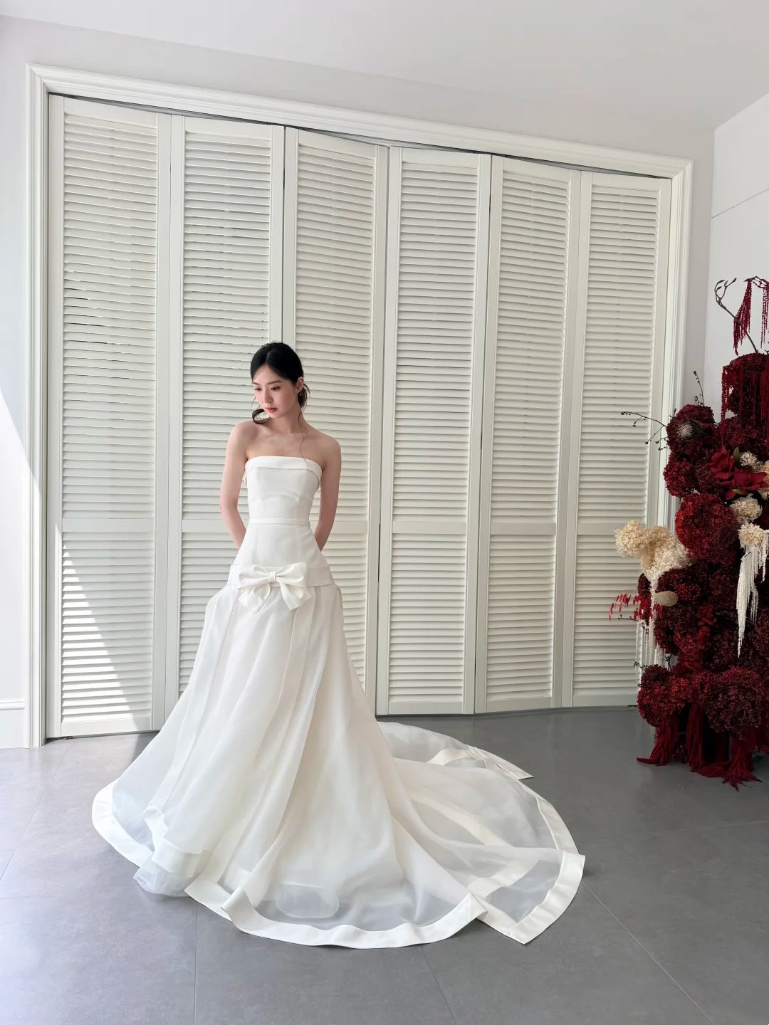 Minimalist Ivory Strapless Big Bow A-line Long Wedding Dress With Chapel Train AE205