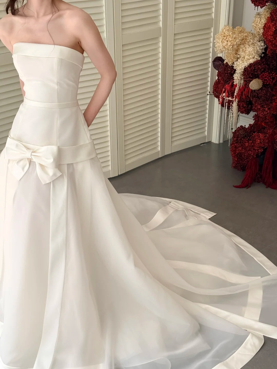 Minimalist Ivory Strapless Big Bow A-line Long Wedding Dress With Chapel Train AE205