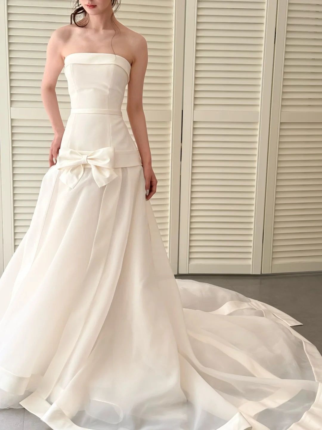 Minimalist Ivory Strapless Big Bow A-line Long Wedding Dress With Chapel Train AE205