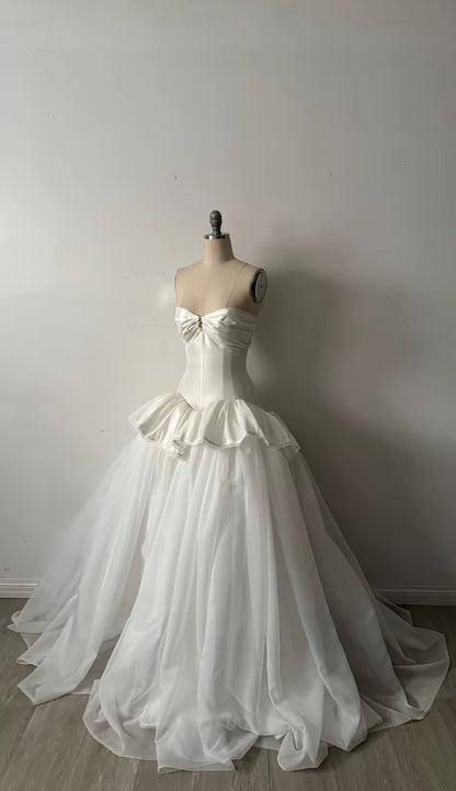 Chic White Strapless Sweetheart Twist Bodice A Line Long Wedding Dress AE211