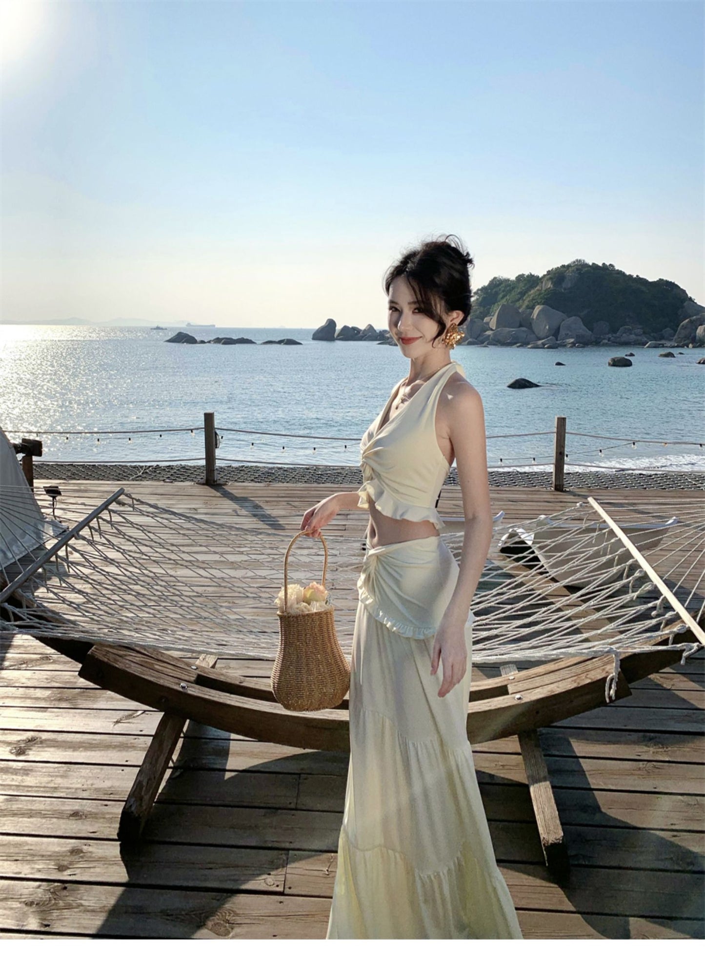 Travel Outfit Set Ruffled Lightweight Dress with Open Waist V-Neck Halter Dress AP0341