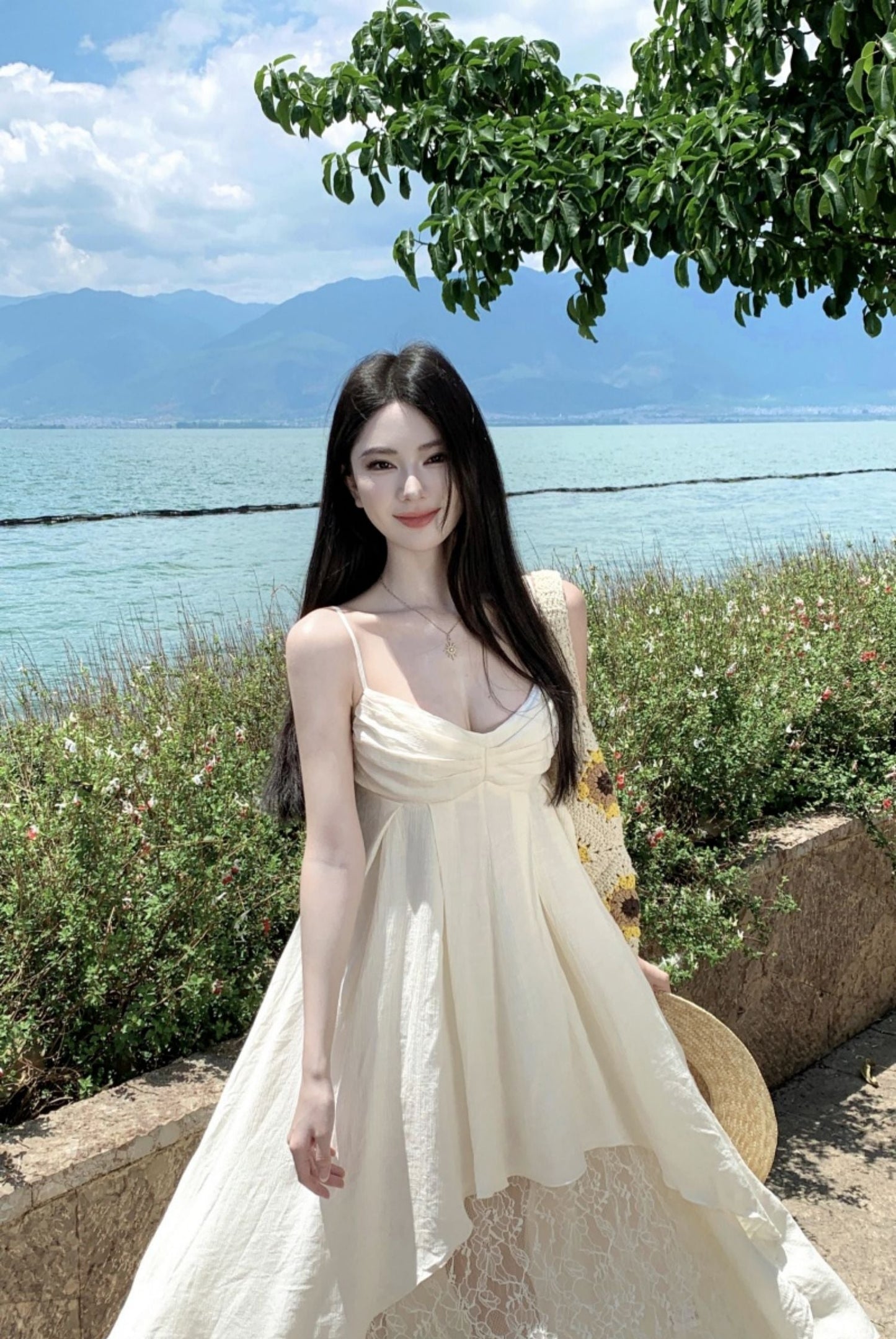 Lace Splicing Backless Brightening Ruffled Dress Spaghetti Strap Vacation Long Dress AP0419