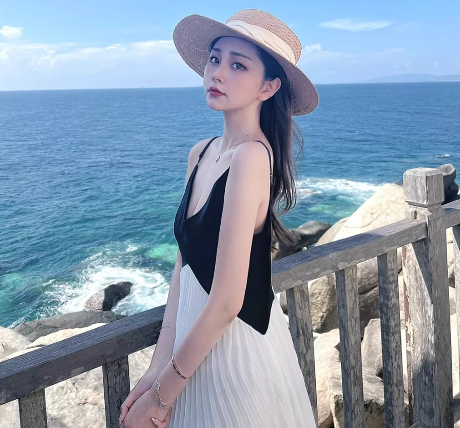 Shirred Tulle White-Black Splicing V Neck Brightening Dress Spaghetti Strap Vacation Long Dress AP0420