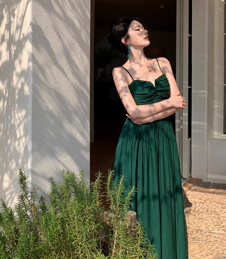 Elegant High-Slit Ethereal Draped Dress Brightening Spaghetti Strap Seaside Vacation Long Dress AP0434