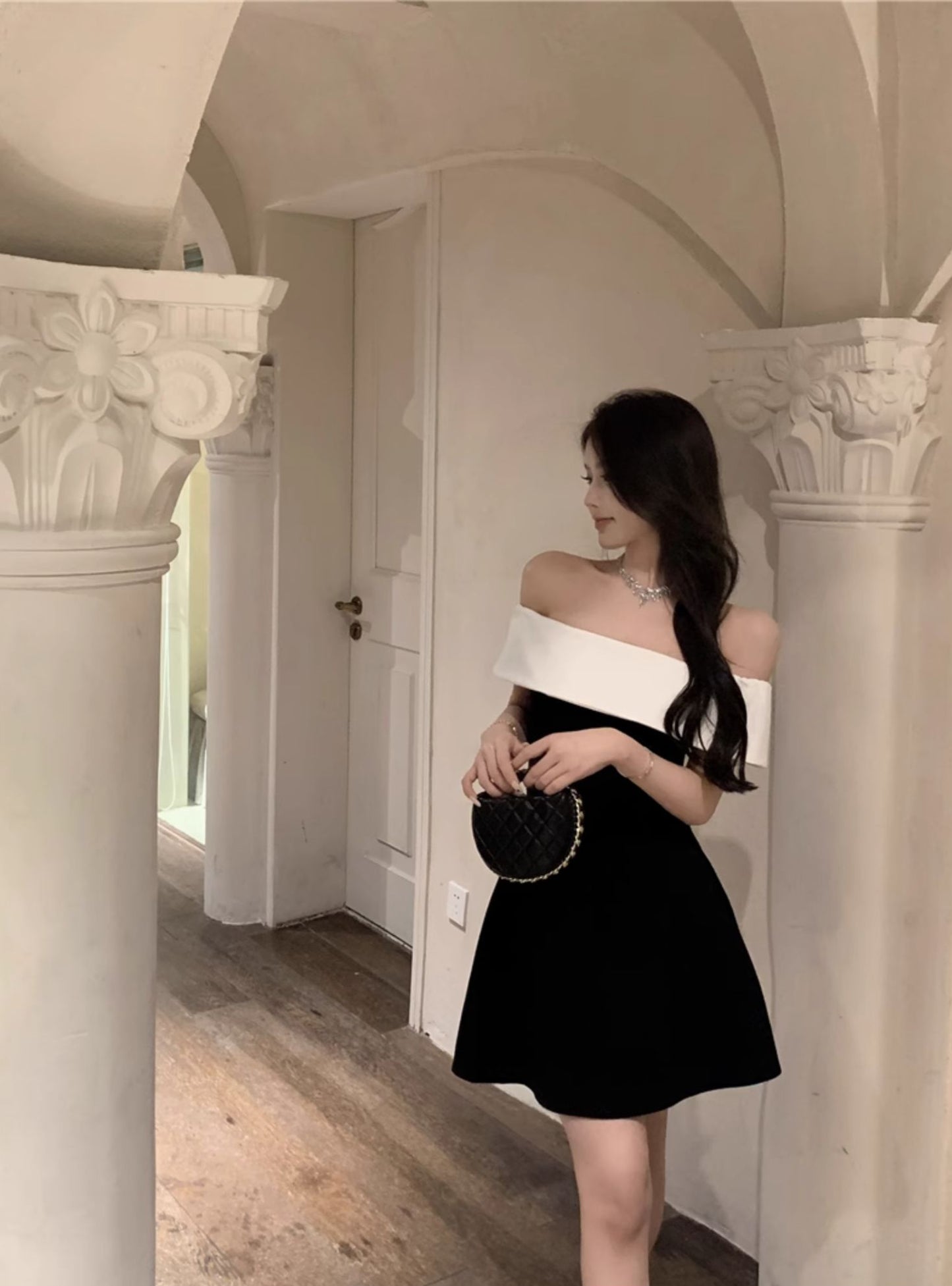 Elegant Off-Shoulder Summer Skirt Strapless White-Black Splicing Short Dress AP0437