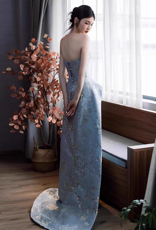 Oriental Pale Blue Watteau Strapless Feast Dress Beading Applique Floral Print Sheath Prom Dress AP0663