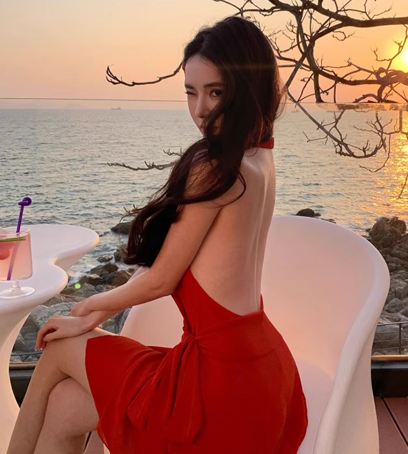 Summer V-Neck Refined Mini Dress Close-Fitting Backless Halter Short Dress AP0685