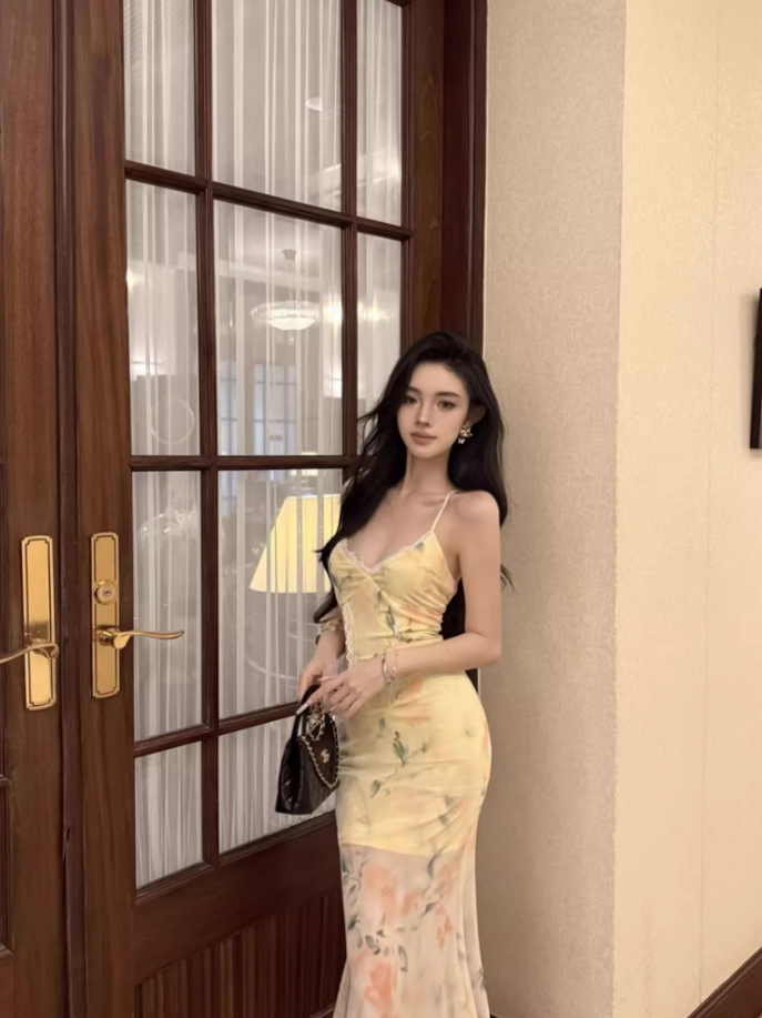 Floral Lace-Spliced Vibrant Mermaid Dress Spaghetti Strap Waist-Cinched Long Dress AP0712