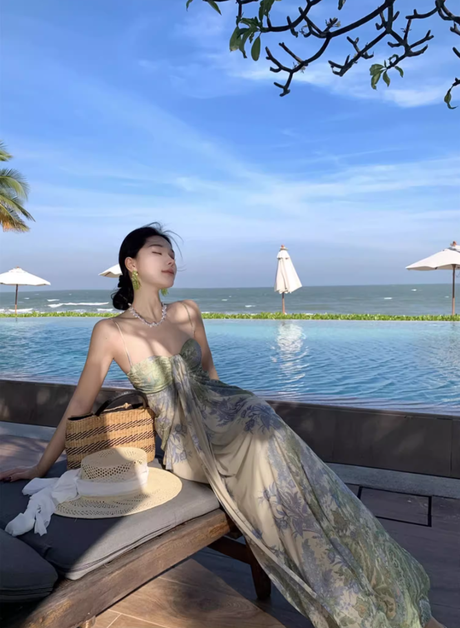 Luxury Breathable Waist-Cinched Maxi Dress Gathered Spaghetti Strap Long Dress AP0714