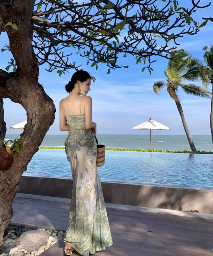 Luxury Breathable Waist-Cinched Maxi Dress Gathered Spaghetti Strap Long Dress AP0714