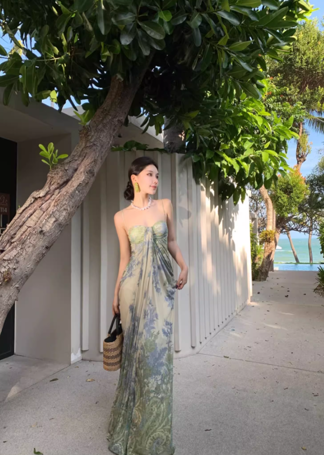 Luxury Breathable Waist-Cinched Maxi Dress Gathered Spaghetti Strap Long Dress AP0714