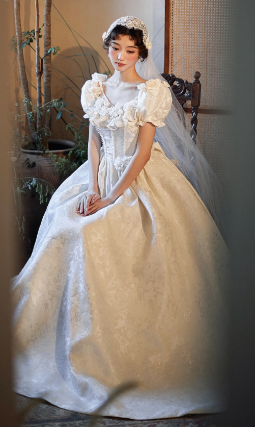 Retro Satin Fabric White Lustrous Applique Maxi Dress Puff Sleeve Feast Prom Long Dress AP0737