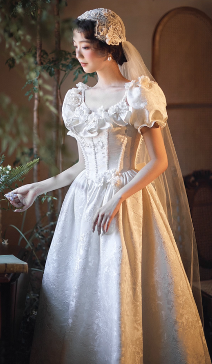 Retro Satin Fabric White Lustrous Applique Maxi Dress Puff Sleeve Feast Prom Long Dress AP0737