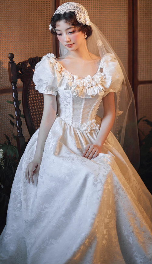 Retro Satin Fabric White Lustrous Applique Maxi Dress Puff Sleeve Feast Prom Long Dress AP0737