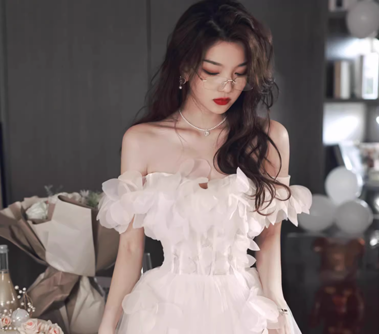 Gorgeous Off-Shoulder 3D Petal Details Evening Dress Strapless Ruffles Layered Hem Prom Dress AP0738