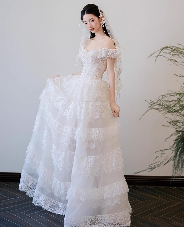 Unique Lace Splicing Breathable Mesh Engagement Dress Stylish Off-Shoulder Cinched-Waist Wedding Dress AP0749