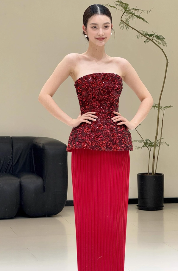Vibrant Red Strapless Cinched-Waist Mermaid Dress Novelty Sequins Sparkling Prom Dress AP0751