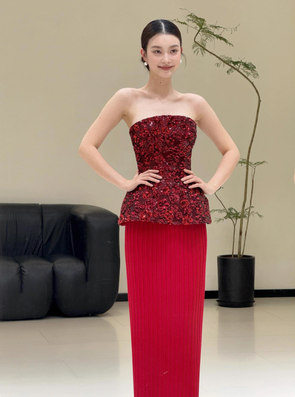 Vibrant Red Strapless Cinched-Waist Mermaid Dress Novelty Sequins Sparkling Prom Dress AP0751